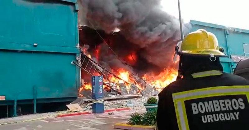 Impresionante incendio en un shopping de Punta del Este colapsoacute el techo