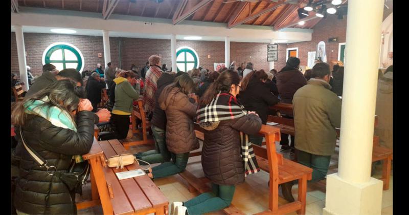 Con un gran marco de puacuteblico se celebra el Diacutea de San Cayetano en barrio CECO