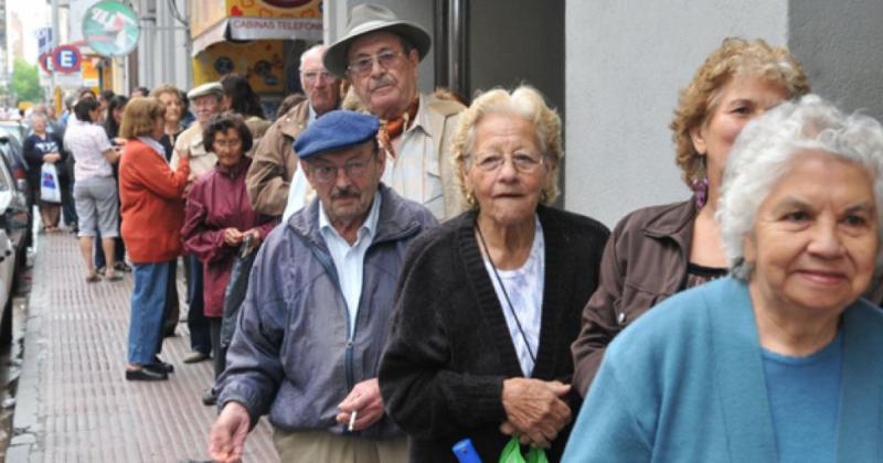 El Gobierno anuncia una suba  superior al 15-en-porciento- en las jubilaciones y un bono