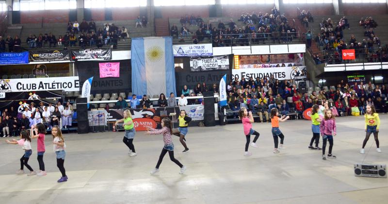 Ola Rosa- Ver el gimnasio colmado de gente nos llenoacute el corazoacuten