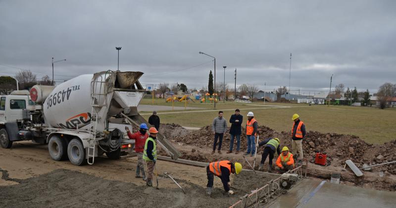 Empezoacute la pavimentacioacuten del barrio AOMA- implica una inversioacuten de 90 millones de pesos