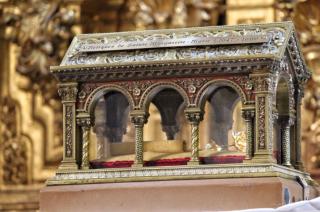 Las reliquias de Santa Margarita Mariacutea de Alcoque llegan a la capilla Sagrado Corazoacuten