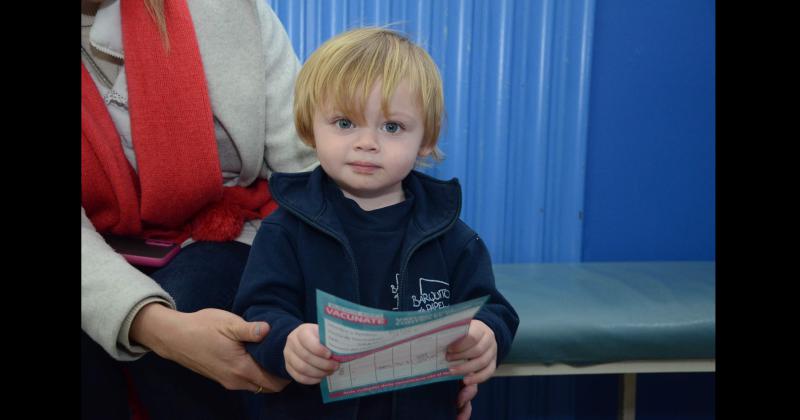 Pietro uno de los primeros chiquitos en recibir ayer la vacuna