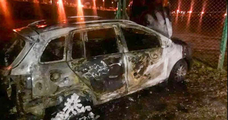 Incendiaron cinco autos de futbolistas y cuerpo técnico de Aldosivi