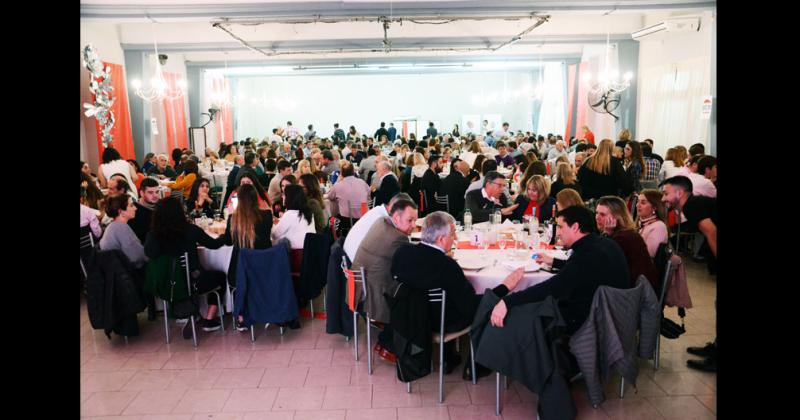 La cena de la UCR para reconstruir el comiteacute tuvo fuerte apoyo poliacutetico