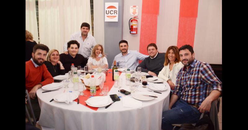 La cena de la UCR para reconstruir el comiteacute tuvo fuerte apoyo poliacutetico