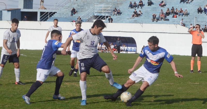 Manuel Montiel (11) titular en Racing