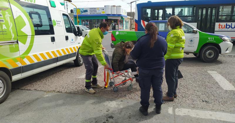 Una mujer fue atropellada por un auto que se dio a la fuga