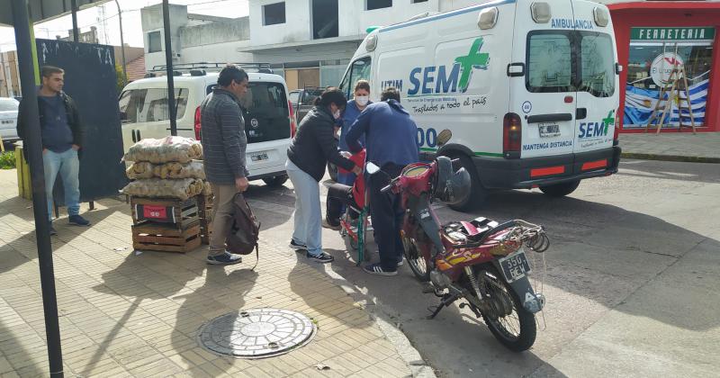 Un motociclista herido tras chocar con un utilitario