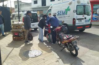 Un motociclista herido tras chocar con un utilitario