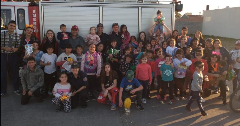 Bomberos festejoacute el diacutea de las infancias en barrio Avellaneda