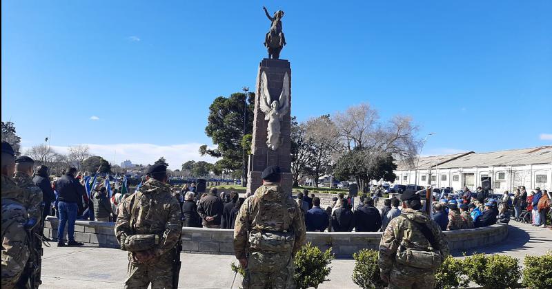 Multitudinario acto por el 172deg aniversario del fallecimiento de San Martiacuten