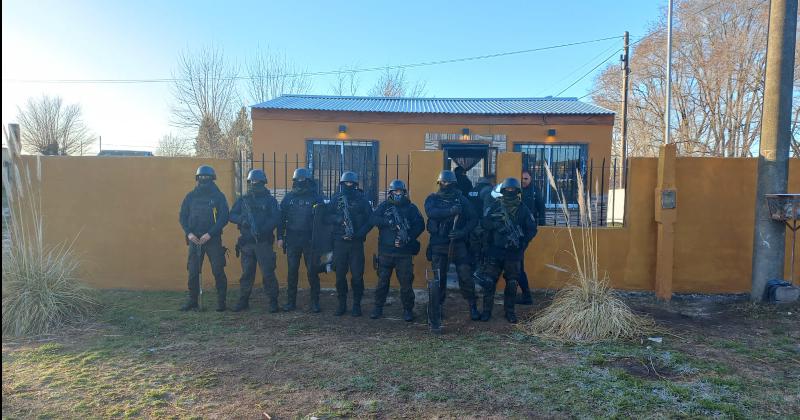 Barrio Villa Aurora- amplio despliegue policial en un allanamiento