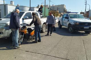 Un motociclista sufrioacute algunos golpes tras un choque con una camioneta