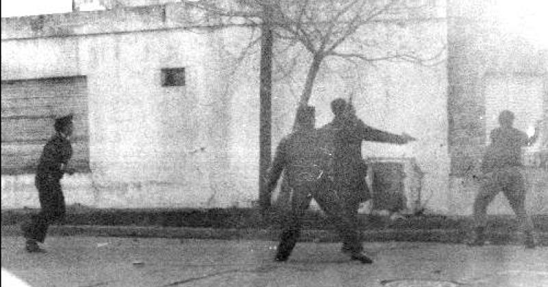 La emblem�tica y triste foto de los tiros policiales