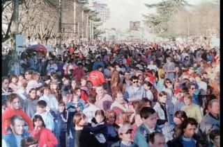 miles de olavarrienses se daban cita en el club Estudiantes para participar de la celebración del Día del Niño  organizada por el Movimiento de Alegría de los Niños Olavarrienses (MANO)