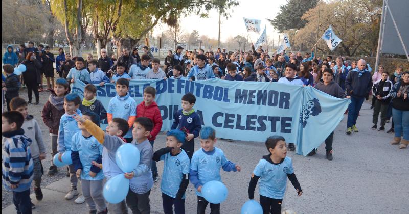 El ajuste y el acto de la contradiccioacuten y el club al filo del abandono por la loacutegica del dinero