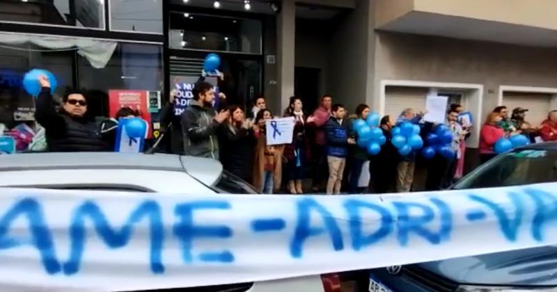 Familiares de los policiacuteas detenidos por el caso Abreguacute se manifestaron en Azul