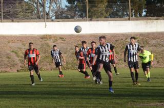 Emilio Seibel de cabeza marcó el gol del equipo local