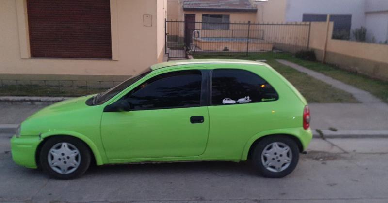 Circulaba sin papeles cruzoacute en rojo y le secuestraron el auto