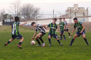 Estudiantes fue local ante Embajadores El visitante ganó los tres duelos