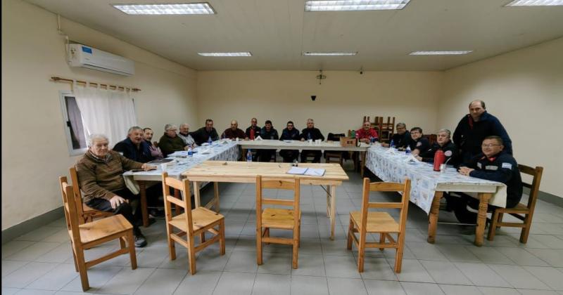 Bomberos de Olavarriacutea participaron de una reunioacuten regional en Gral Alvear