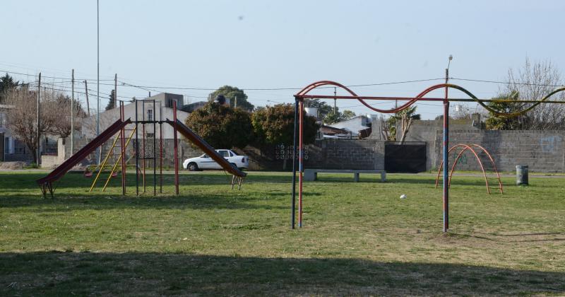 Plaza Barrio Los Robles la pelea entre el espacio verde el comunitario y la construcción de una Escuela