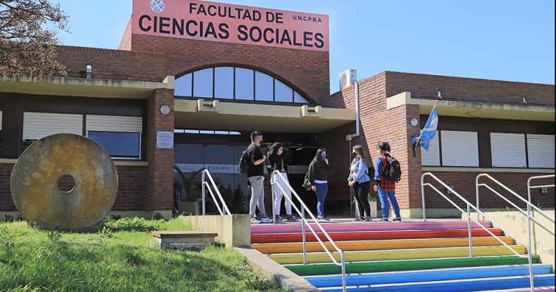 Hay nuevos periodistas y comunicadores en la ciudad graduados de la FACSO