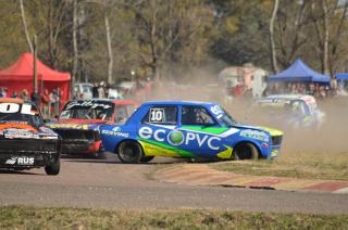 Incidentes después de la largada de la Monomarca 1100 en el circuito La Bota