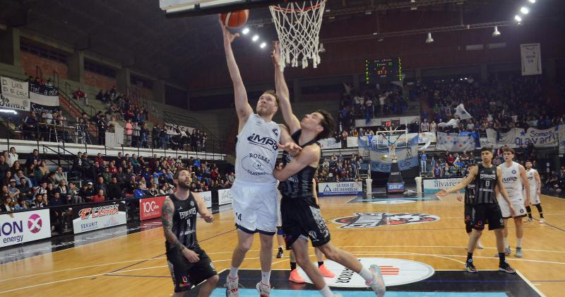 Claro triunfo de Racing en el debut