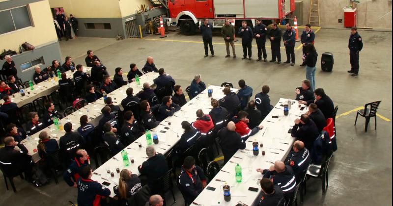 Bomberos Olavarriacutea- con eacutexito finalizoacute la jornada de capacitacioacuten regional