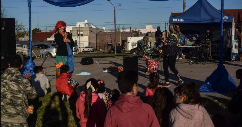 Festejo del Diacutea de las Infancias en la Feria de la Economiacutea Popular