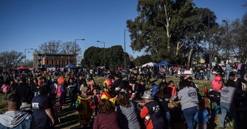 Festejo del Diacutea de las Infancias en la Feria de la Economiacutea Popular