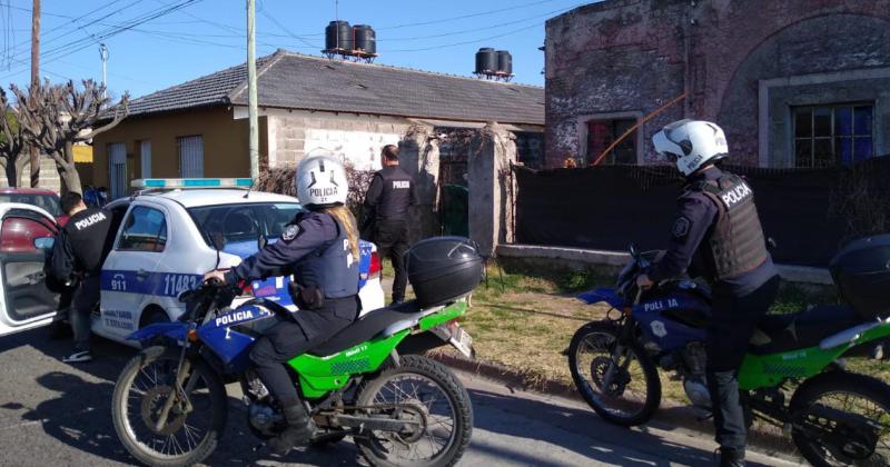 Barrio Lujaacuten- allanaron una casa y secuestraron cuchillos