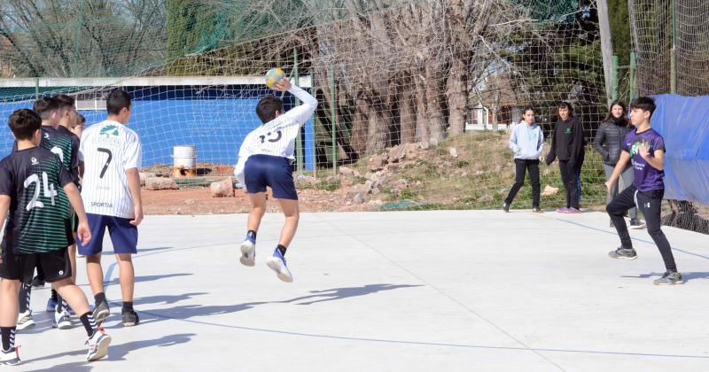 Racing jugoacute en casa Estudiantes en Chivilcoy