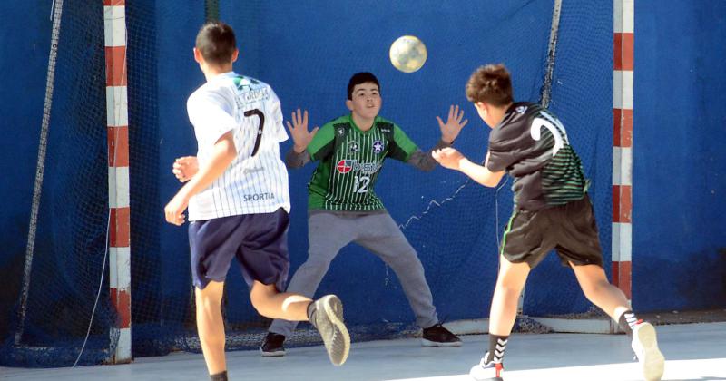 Racing jugoacute en casa Estudiantes en Chivilcoy