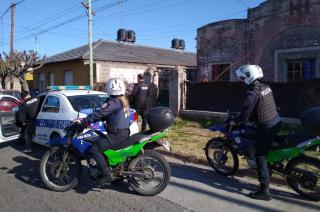 Barrio Lujaacuten- allanaron una casa y secuestraron cuchillos