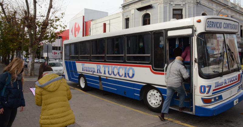 Este saacutebado el Bus Turiacutestico recorreraacute la localidad de Loma Negra