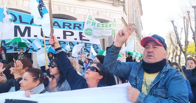 Galeriacutea de fotos de la marcha en Olavarriacutea