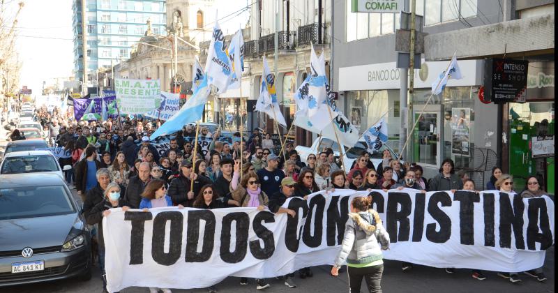 Galeriacutea de fotos de la marcha en Olavarriacutea