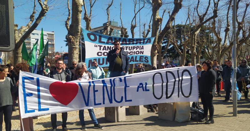 Galeriacutea de fotos de la marcha en Olavarriacutea