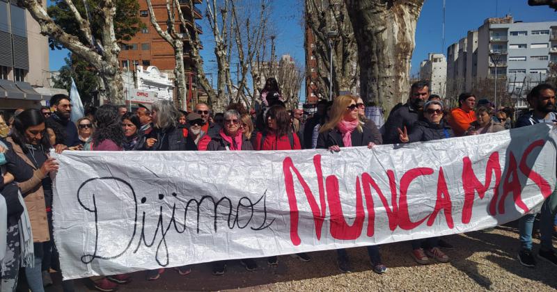 Galeriacutea de fotos de la marcha en Olavarriacutea