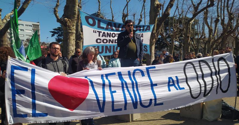 Masiva concentracioacuten en el Paseo Jesuacutes Mendiacutea para repudiar el ataque a Cristina