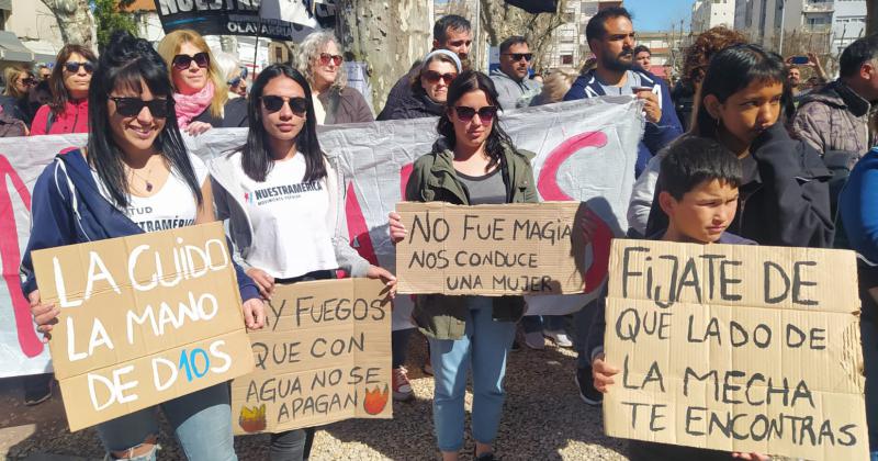 Galeriacutea de fotos de la marcha en Olavarriacutea