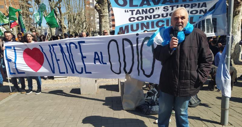 Galeriacutea de fotos de la marcha en Olavarriacutea