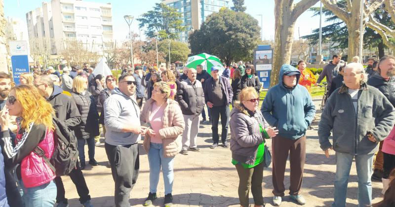 Galeriacutea de fotos de la marcha en Olavarriacutea