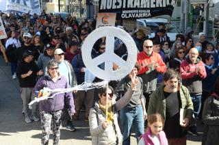 Galeriacutea de fotos de la marcha en Olavarriacutea