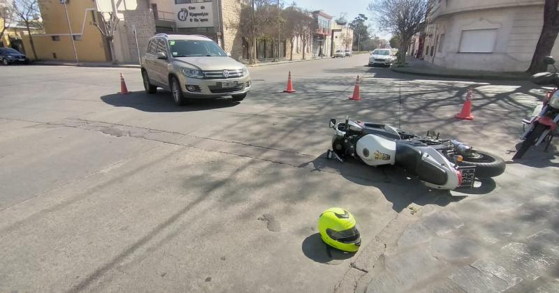 Un motociclista resultoacute herido tras un choque