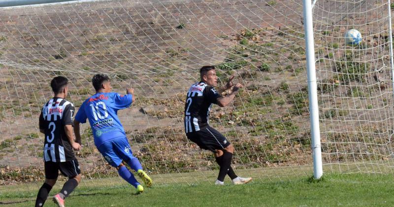 Festeja Marín Reta la empujó pero ya estaba adentro Fue el único gol del juego