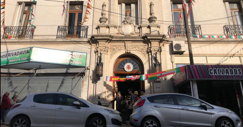 Con un gran marco de puacuteblico se realizoacute la Fiesta de las Colectividades